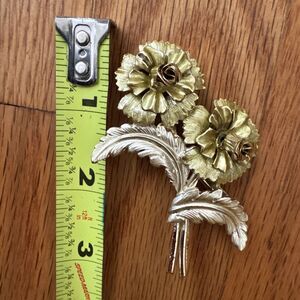Flower Pin Statement Brooch Gold Flowers Stems Leaves Roses Detailed Vtg Cottage